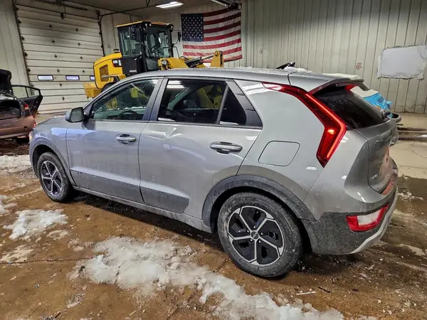 KNDCP3LE8P5070408 2023 KIA NIRO - Image 2