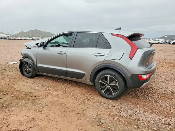 KNDCP3LE8P5082798 2023 KIA NIRO - Image 2