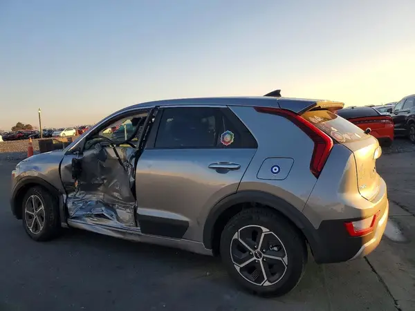 KNDCP3LE8R5121148 2024 KIA NIRO - Image 2