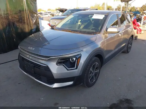 KNDCP3LE8R5150147 2024 KIA NIRO - Image 2