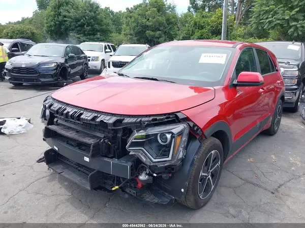 KNDCP3LE8S5248892 2025 KIA NIRO - Image 2