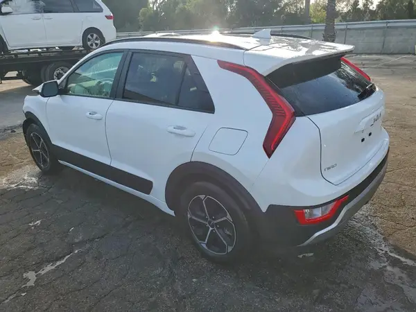KNDCP3LE8S5306287 2025 KIA NIRO - Image 2
