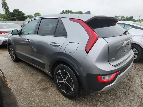 KNDCP3LE9P5065167 2023 KIA NIRO - Image 2