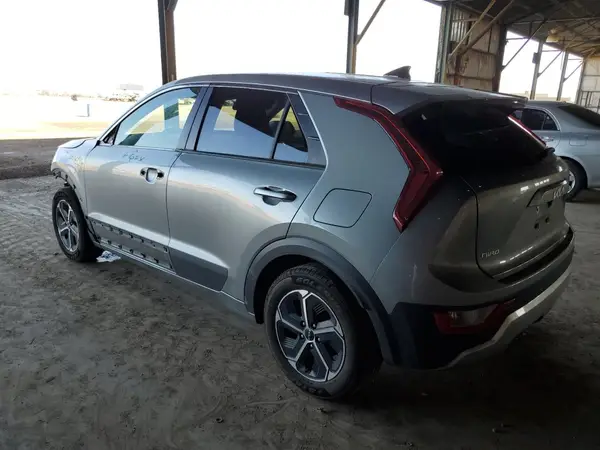 KNDCP3LE9P5070028 2023 KIA NIRO - Image 2