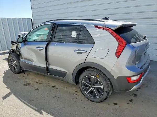 KNDCP3LE9S5300899 2025 KIA NIRO - Image 2