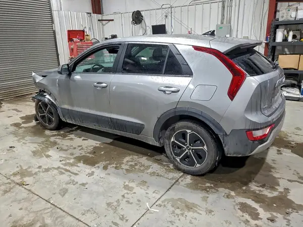 KNDCP3LEXP5069955 2023 KIA NIRO - Image 2