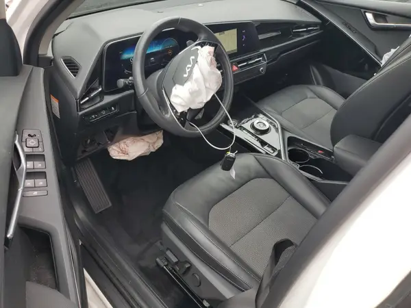 KNDCR3L10P5024546 2023 KIA NIRO - Image 8