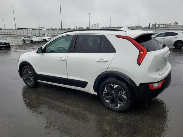 KNDCR3L10P5026023 2023 KIA NIRO - Image 2