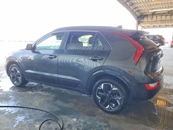KNDCR3L10P5036163 2023 KIA NIRO - Image 2