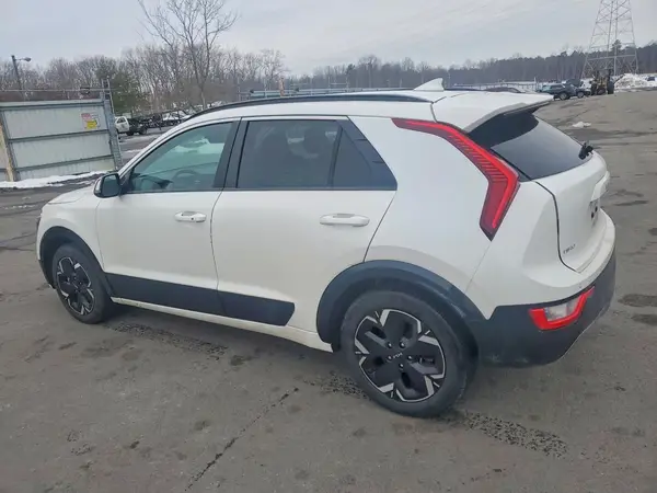 KNDCR3L10P5045879 2023 KIA NIRO - Image 2