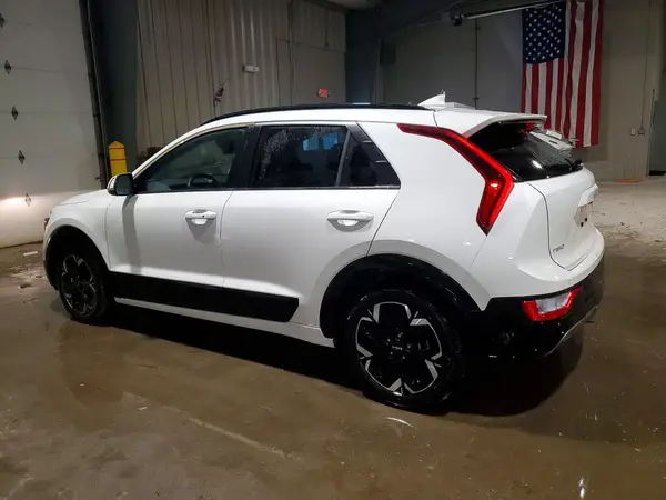 KNDCR3L10P5053870 2023 KIA NIRO - Image 2