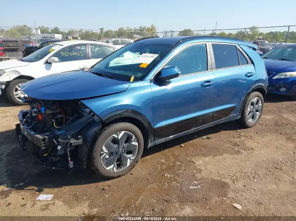 KNDCR3L10P5065307 2023 KIA NIRO - Image 2