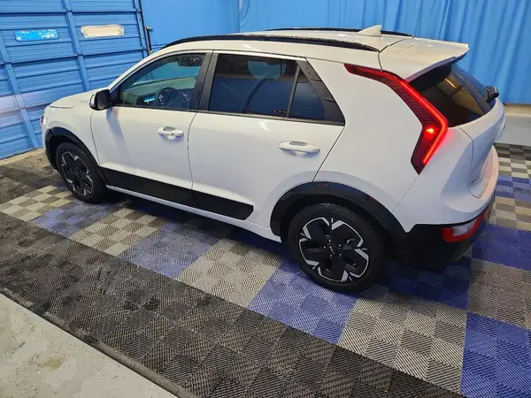 KNDCR3L10R5094700 2024 KIA NIRO - Image 2