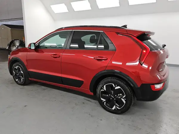 KNDCR3L11P5022692 2023 KIA NIRO - Image 2