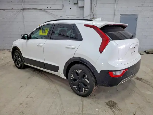 KNDCR3L11P5024880 2023 KIA NIRO - Image 2