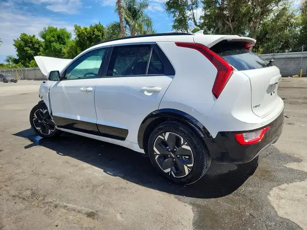 KNDCR3L11P5026693 2023 KIA NIRO - Image 2