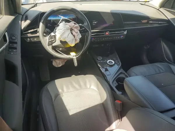 KNDCR3L11P5033613 2023 KIA NIRO - Image 8
