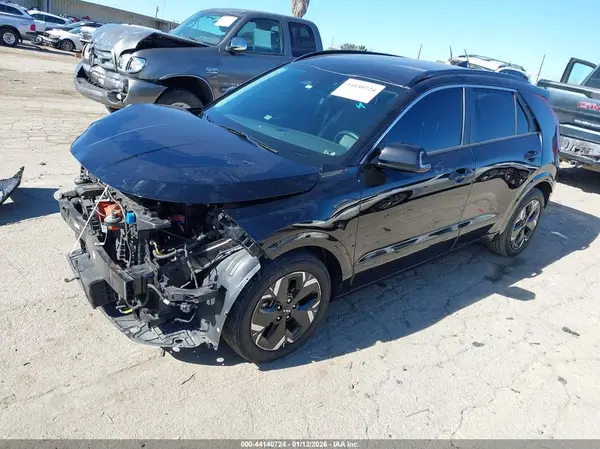 KNDCR3L11P5040044 2023 KIA NIRO - Image 2