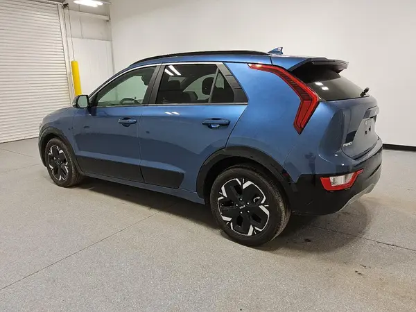 KNDCR3L11P5045826 2023 KIA NIRO - Image 2