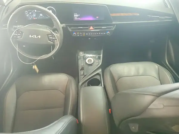 KNDCR3L11P5073433 2023 KIA NIRO - Image 8