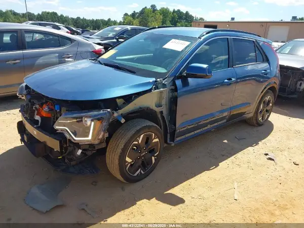 KNDCR3L12P5017940 2023 KIA NIRO - Image 2