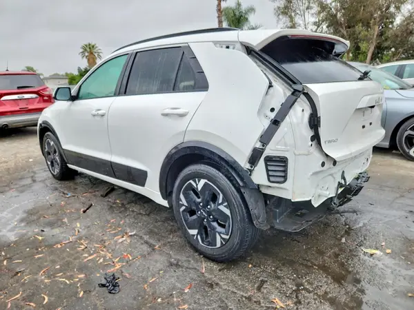 KNDCR3L12P5021387 2023 KIA NIRO - Image 2