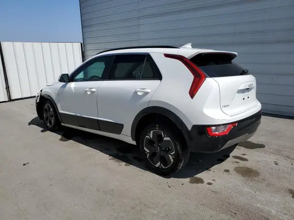 KNDCR3L12P5022863 2023 KIA NIRO - Image 2