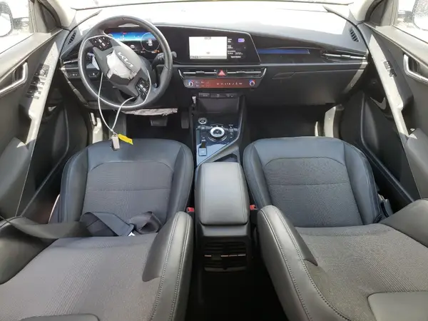 KNDCR3L12P5022863 2023 KIA NIRO - Image 8