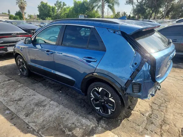 KNDCR3L12P5024743 2023 KIA NIRO - Image 2