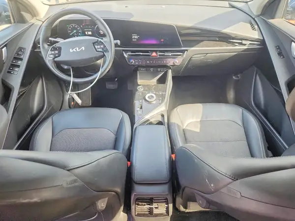KNDCR3L12P5024743 2023 KIA NIRO - Image 8