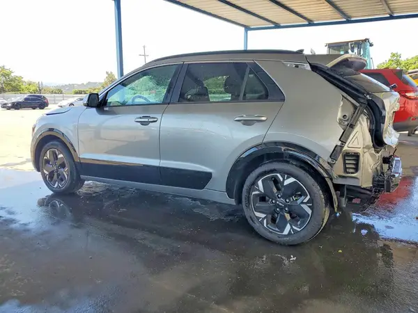 KNDCR3L12P5025598 2023 KIA NIRO - Image 2