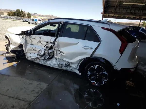 KNDCR3L12P5027075 2023 KIA NIRO - Image 2