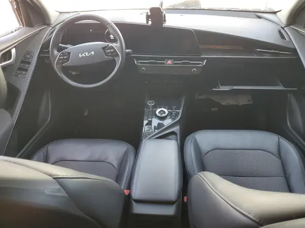 KNDCR3L12P5027075 2023 KIA NIRO - Image 8