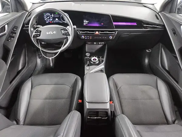 KNDCR3L12P5027335 2023 KIA NIRO - Image 8