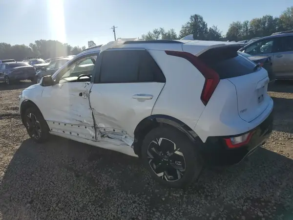KNDCR3L12P5028243 2023 KIA NIRO - Image 2