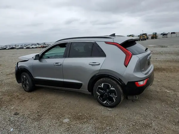 KNDCR3L12P5028629 2023 KIA NIRO - Image 2