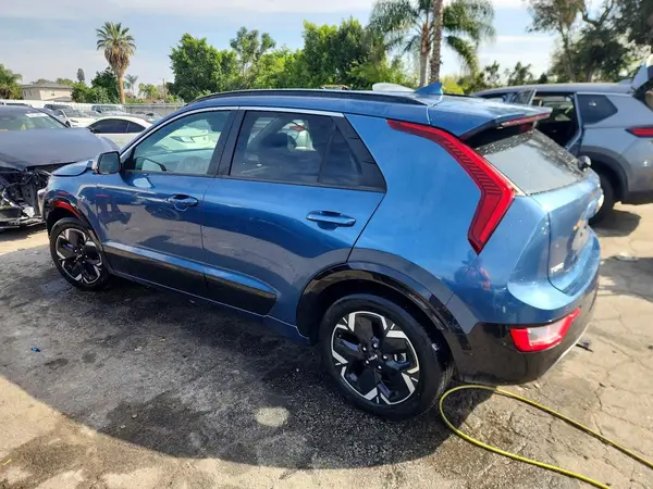 KNDCR3L12P5036472 2023 KIA NIRO - Image 2