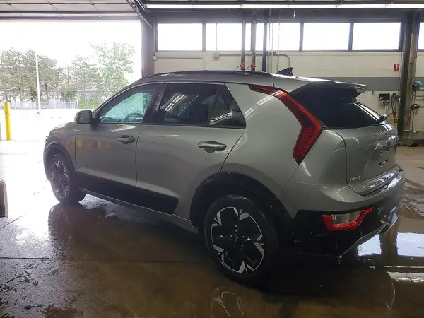 KNDCR3L12P5053966 2023 KIA NIRO - Image 2