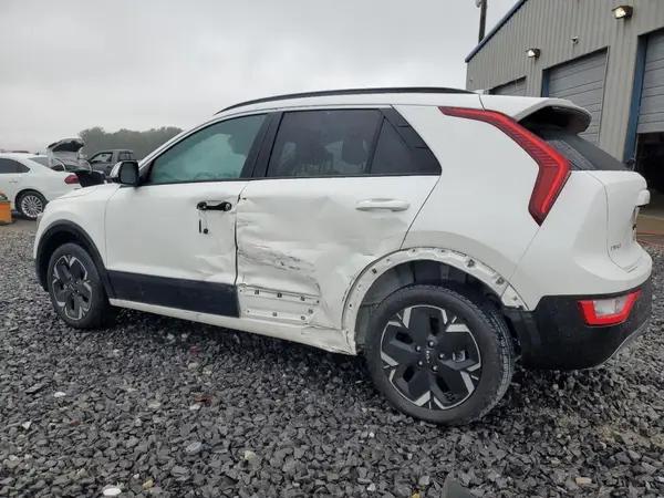 KNDCR3L12P5054728 2023 KIA NIRO - Image 2