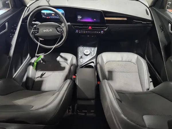 KNDCR3L12P5073053 2023 KIA NIRO - Image 8