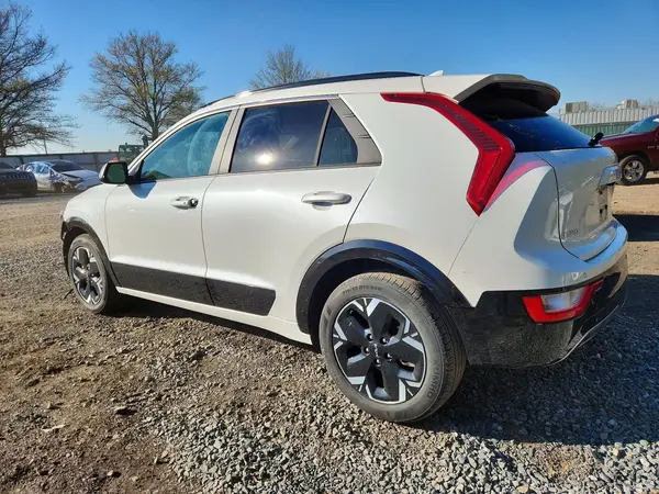 KNDCR3L12R5122481 2024 KIA NIRO - Image 2