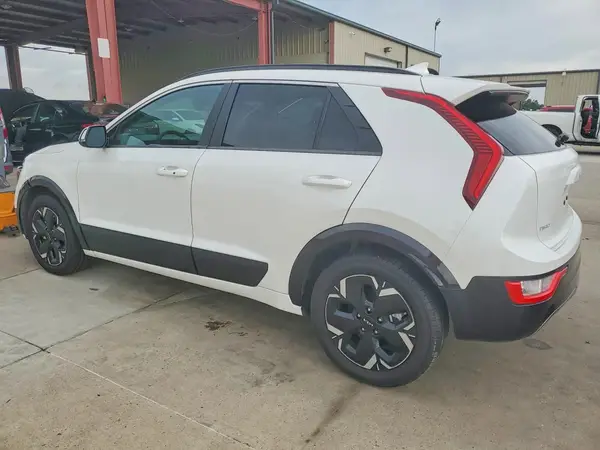 KNDCR3L12R5122500 2024 KIA NIRO - Image 2