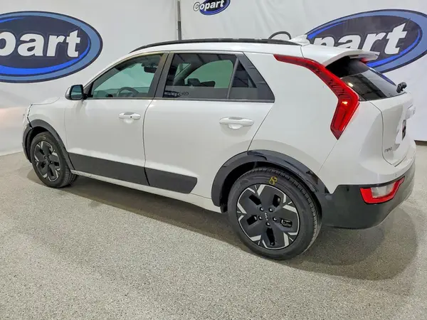 KNDCR3L13P5028011 2023 KIA NIRO - Image 2