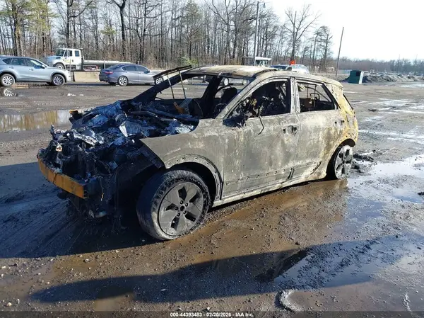 KNDCR3L13P5033189 2023 KIA NIRO - Image 2