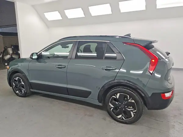 KNDCR3L13P5036206 2023 KIA NIRO - Image 2