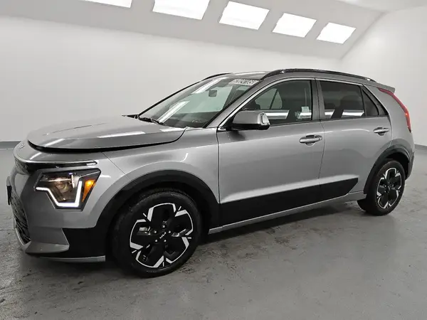 KNDCR3L13P5036576 2023 KIA NIRO - Image 1