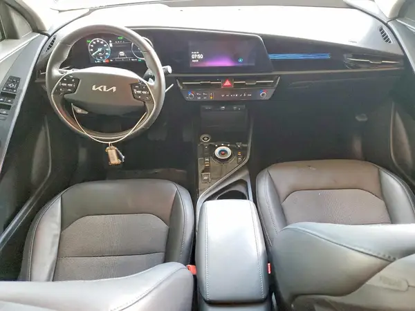 KNDCR3L13P5038294 2023 KIA NIRO - Image 8
