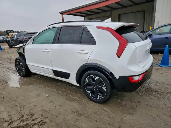 KNDCR3L13P5045889 2023 KIA NIRO - Image 2