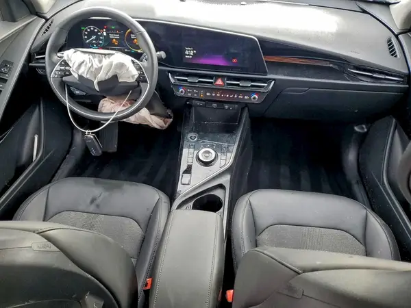 KNDCR3L13P5047304 2023 KIA NIRO - Image 8