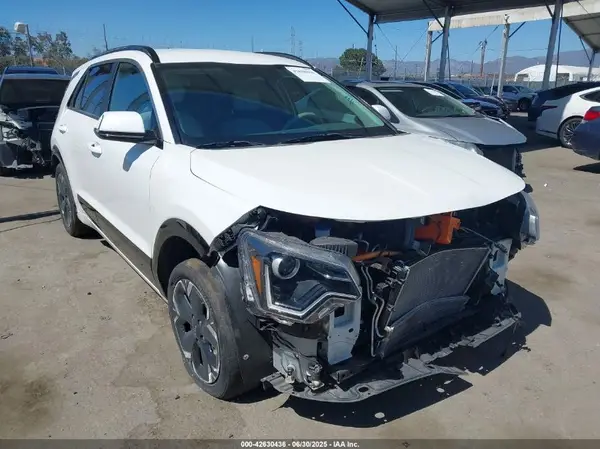 KNDCR3L13P5069044 2023 KIA NIRO - Image 1